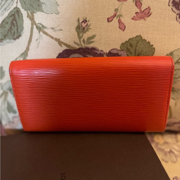 LOUIS VUITTON Piment Epi Leather Sarah Wallet - Picture 4 of 11